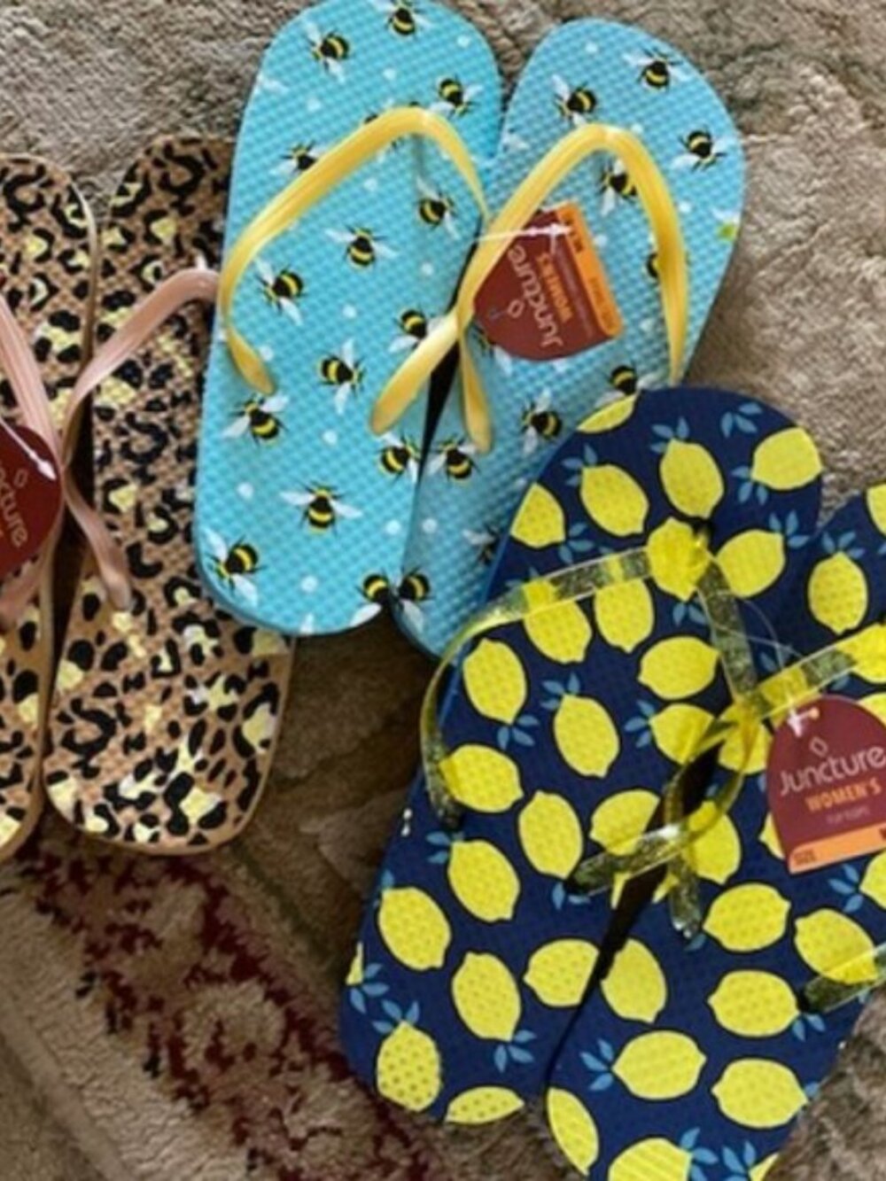 Lot of 3 NEW Beach FLIP FLOPS Sandals * BEES ~ LEMONS ~ LEOPARD Print * size 7/8